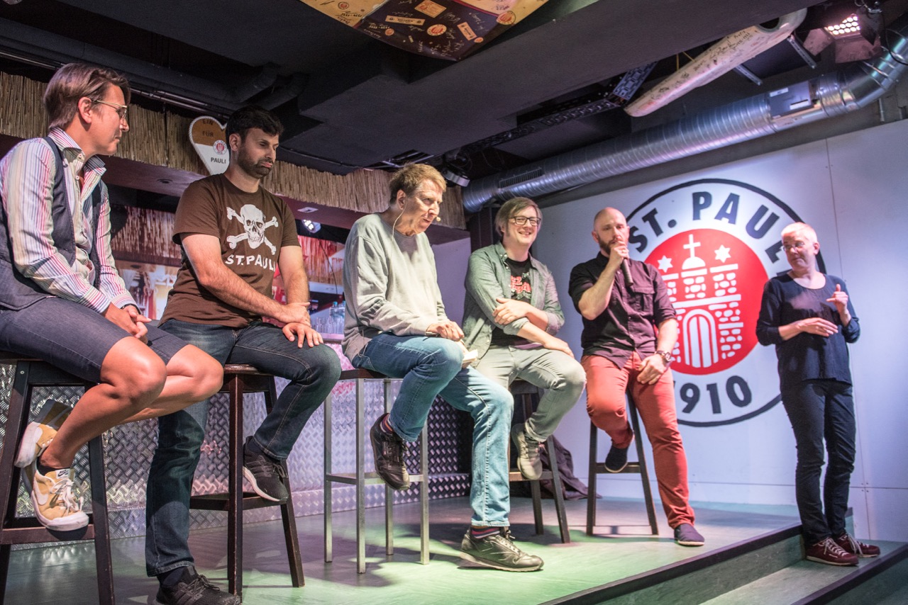 Artikelbild FC St. Pauli Museum e.V. stellt erste Mixed Reality-Brille für Blinde im Museumsbetrieb vor!